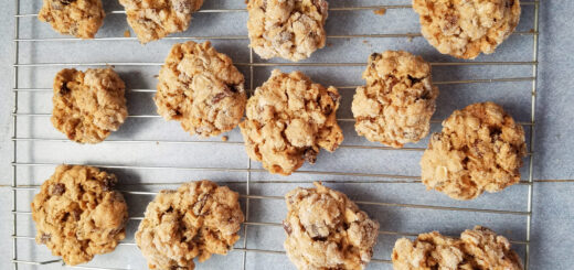 Chewy Oatmeal Cookies